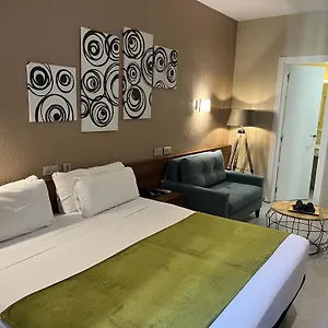 2* Pensión Iznájar